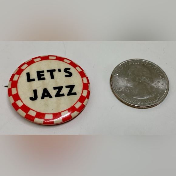 1940s WWII Era Antique Red White Checkered Pinback Button - Picture 3 of 10